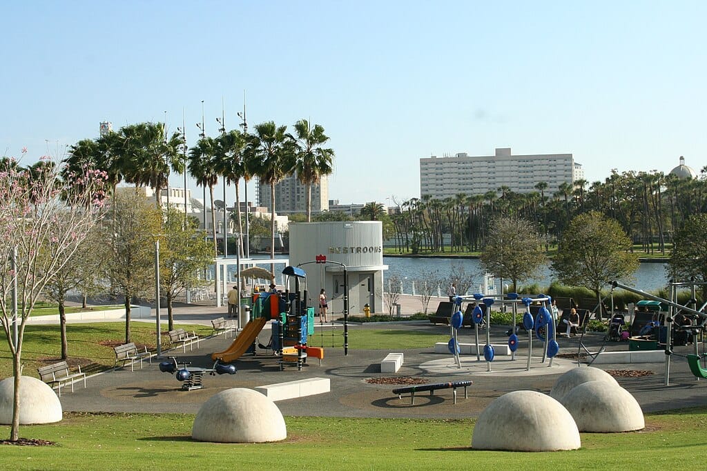Christopher Roach Tampa Scenic Cycling Barbthebuilder, CC BY-SA 3.0 <https://creativecommons.org/licenses/by-sa/3.0>, via Wikimedia Commons